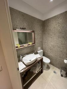 A bathroom at Mageiras Boutique Hotel