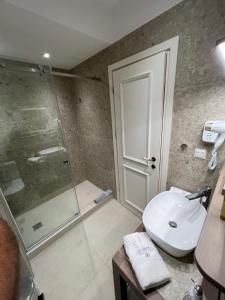 A bathroom at Mageiras Boutique Hotel