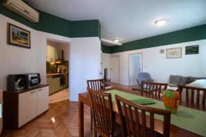 TV a/nebo společenská místnost v ubytování Clementa Apartment