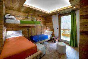 Ένα ή περισσότερα κρεβάτια σε δωμάτιο στο Luxurious penthouse with private spa- Cap Crystal Lodge