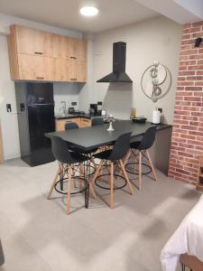 a kitchen with a table and chairs in a room at Cruzeto in Syvota