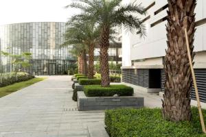 Zahrada ubytování Hostie Enigma - luxury 2BR apt near Golf Course Road + 17 fotografií