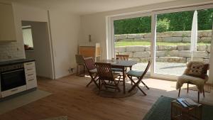 a living room with a table and chairs and a window at Ruhezeit in Stockach