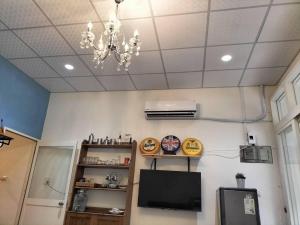 Kuchyň nebo kuchyňský kout v ubytování Fangliao Little Swallow Light Hotel