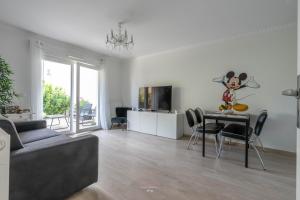 a living room with a couch and a table with chairs at *Disneyland-Paris*4pers,Wifi, Netflix, parking in Chessy