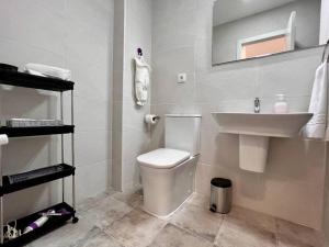 Koupelna v ubytování Acogedor apartamento en Parbayón + 29 fotografií