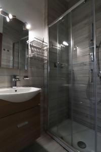 Ένα μπάνιο στο Villa Oasi +84 φωτογραφίες