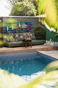 Bazén v ubytování Casa Buziana - Lofts amplos e super equipados nebo v jeho okolí