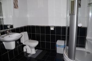 a bathroom with a toilet and a sink at Hotel 7 zirok in Melitopol