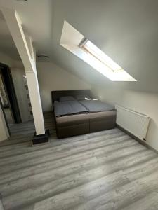 Posteľ alebo postele v izbe v ubytovaní Apartman Theresa