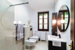 Ένα μπάνιο στο Agastache & Salvia - by MyHomeInComo +8 φωτογραφίες