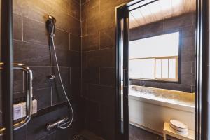Kopalnica v nastanitvi 蓼科BASE kitchen,spa&hotel