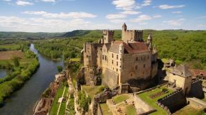 an aerial view of a castle and a river at Mobile home au camping les Tilleuls du Caminel in Sarlat-la-Canéda