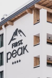 Majutusasutuses FIRSTpeak Chalets olev sertifikaat, autasu, silt või muu dokument