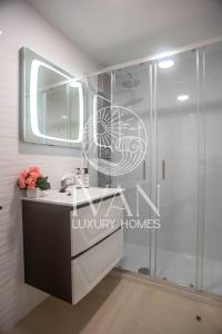 Kúpeľňa v ubytovaní Casa Iris Ivan Luxury Homes 10ªPlta Norte 1ªLinea
