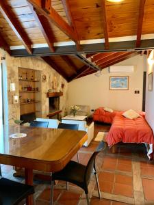 a living room with a table and a bed at casas lago in Villa Carlos Paz