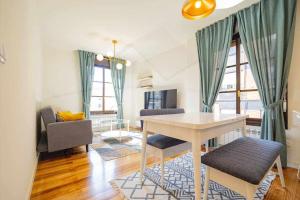 Μια τηλεόραση ή/και κέντρο ψυχαγωγίας στο Tabacalera by Silastur