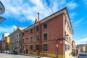 Το κτήριο όπου στεγάζεται  το διαμέρισμα