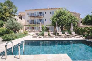 Bazén v ubytování Nema Boutique Hotel & Spa nebo v jeho okolí