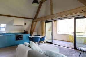 a living room with a couch and a table at Groot Noordhof in Nieuwpoort