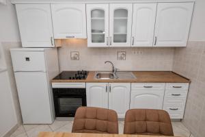 Kuchyň nebo kuchyňský kout v ubytování Apartmani Marica Beg