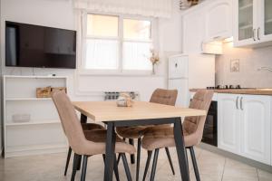 Kuchyň nebo kuchyňský kout v ubytování Apartmani Marica Beg