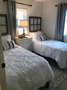 Gallery image of Cheerful 2 Bedroom Cottage on 5th in Decatur