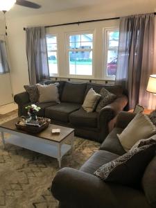 Gallery image of Cheerful 2 Bedroom Cottage on 5th in Decatur