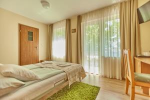 a bedroom with a bed and a large window at Villa Eldorado in Rewal