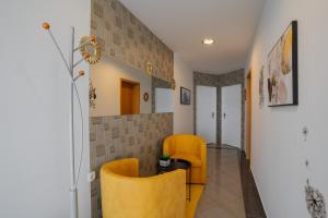 Khu vực ghế ngồi tại Apartmani "A View to the Danube"