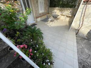 Vonkajšia záhrada v ubytovaní Studio Apartment Klaric