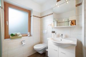 A bathroom at Oberhof Apt Mutegg