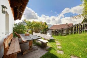 A garden outside Oberhof Apt Mutegg