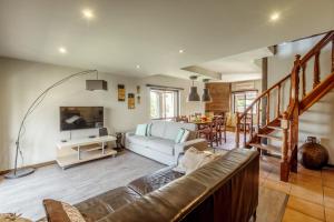 Posezení v ubytování Aroeira Pool House by Lisbon-Coast vacation