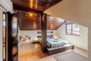 Postel nebo postele na pokoji v ubytování Aroeira Pool House by Lisbon-Coast vacation + 57 fotografií