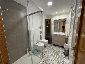 Koupelna v ubytování AR2A, Apartamento primera línea Arsenal 22