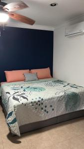 Ліжко або ліжка в номері Facturamos, Un descanso ideal, a 5 minutos del malecón