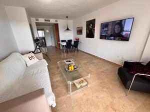 TV a/nebo společenská místnost v ubytování Penthouse /View/Sea/Quiet/Golf/Pool/Atalaya