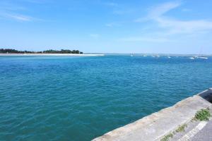 a view of a large body of water at Bien-être & Panorama - Les Gîtes de la Côte d'Amour in Le Croisic