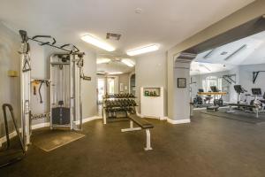 een fitnessruimte met loopbanden en machines in een kamer bij Energizing Scottsdale Vacation Rental! in Scottsdale