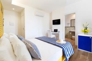 TV a/nebo společenská místnost v ubytování YourHome - Relais Loggia Li Galli
