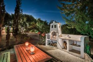 Zahrada ubytování VILLA CARACOL Heated Swim Spa & Mini-Golf