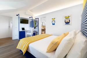 Postel nebo postele na pokoji v ubytování YourHome - Relais Loggia Li Galli