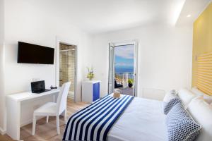 Postel nebo postele na pokoji v ubytování YourHome - Relais Loggia Li Galli