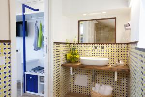 Koupelna v ubytování YourHome - Relais Loggia Li Galli
