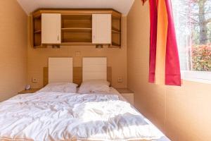 Mobilehome au bord de l'eau客房内的一张或多张床位