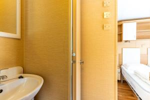 Mobilehome au bord de l'eau客房内的一张或多张床位