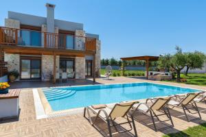 Bazén v ubytování Sperveri Enalio Villas nebo v jeho okolí