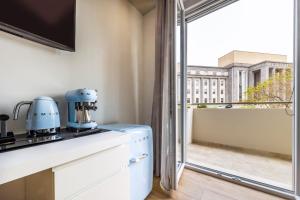 A kitchen or kitchenette at Eleonore Elegant Rooms