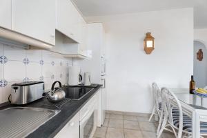 Kuchnia lub aneks kuchenny w obiekcie La Villa La Palma- 2 dormitorios A